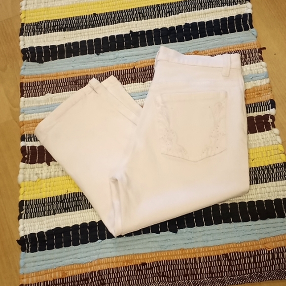 Gloria Vanderbilt Bedazzled Pink Amanda Skimmer Crop Jeans-#1503 - Picture 8 of 13